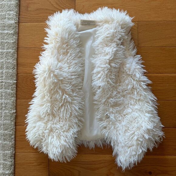 GIRLS FAUX FUR VEST SIZE 4/5 - Picture 1 of 2